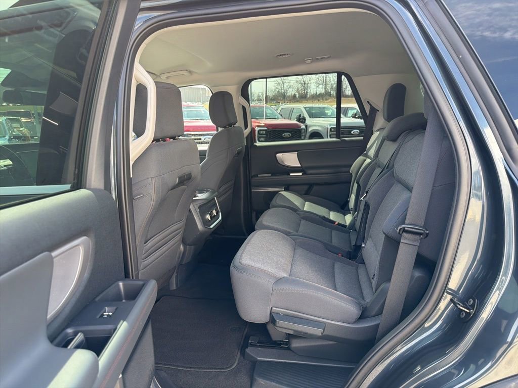 Certified 2025 Ford Expedition Active image 13