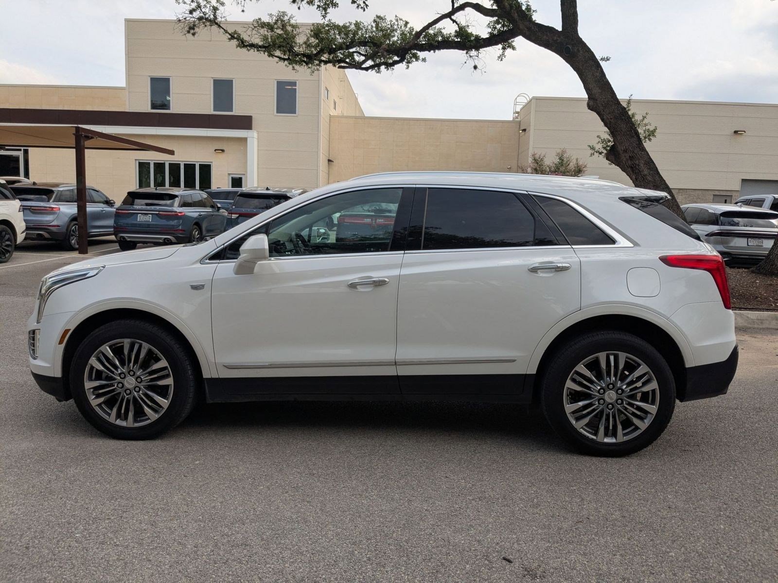 Used 2017 Cadillac XT5 Premium Luxury FWD image 6