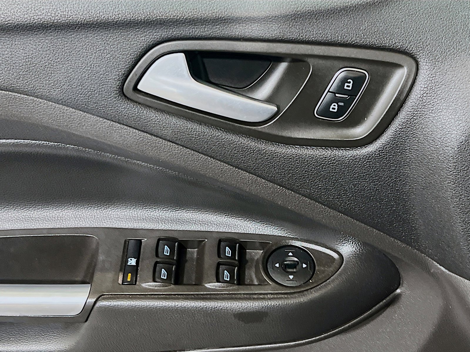 Used 2018 Ford Escape SE image 13