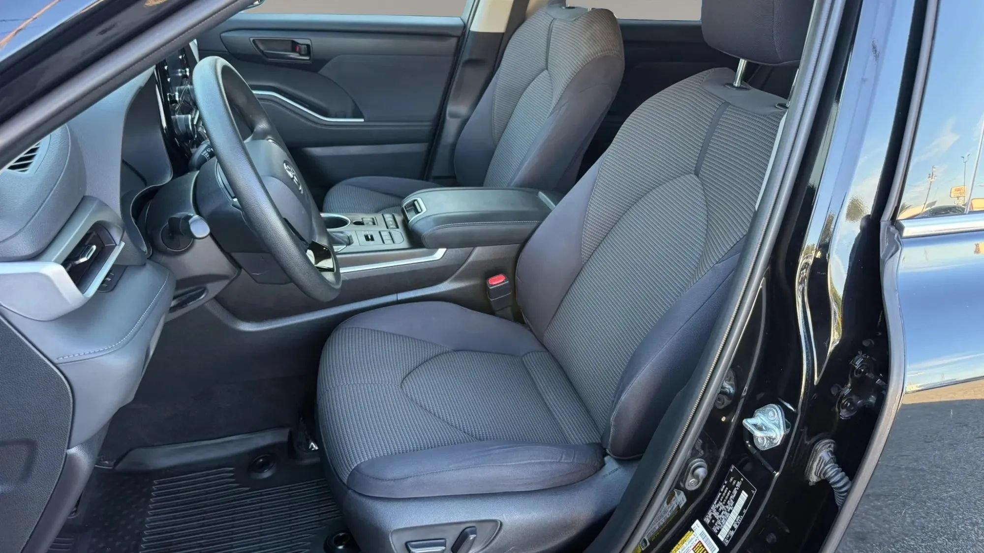 Used 2020 Toyota Highlander L AWD/4WD image 11