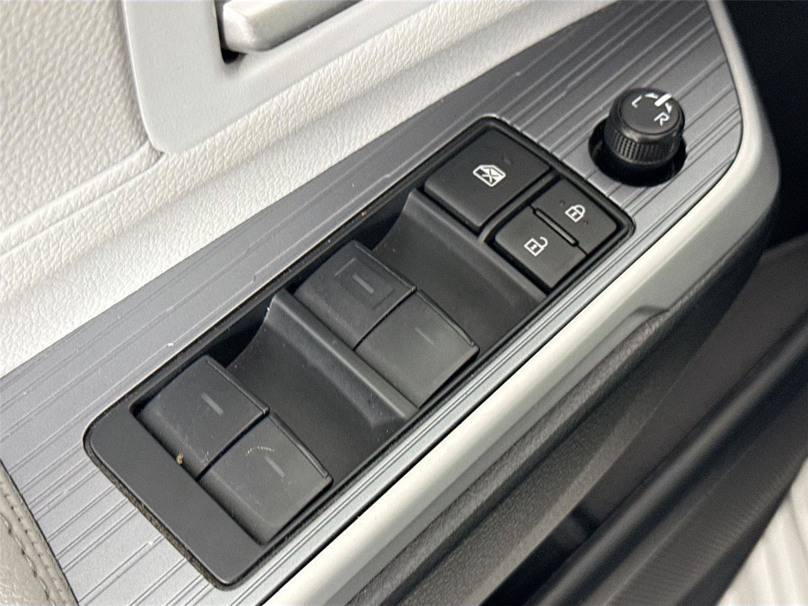 Certified 2026 Toyota Sienna XLE FWD image 30