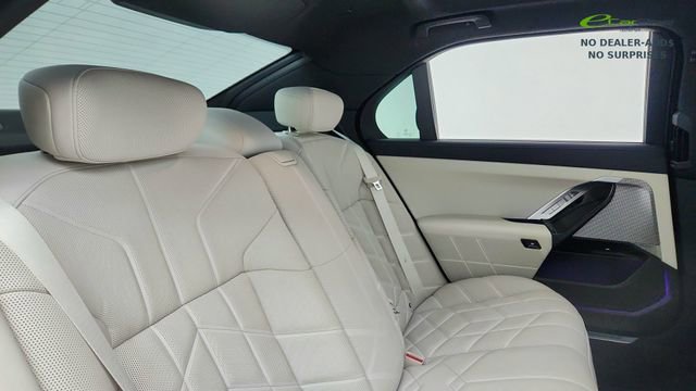 Used 2023 BMW 740i w/ Parking Assistance Package image 25