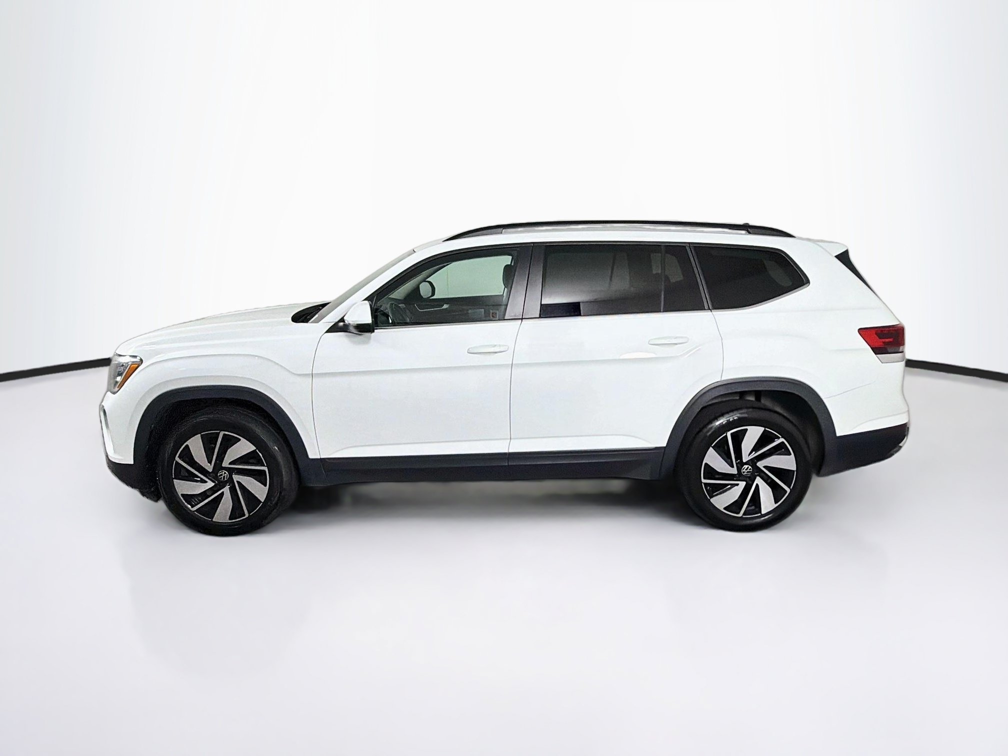 Used 2024 Volkswagen Atlas SE AWD/4WD image 4