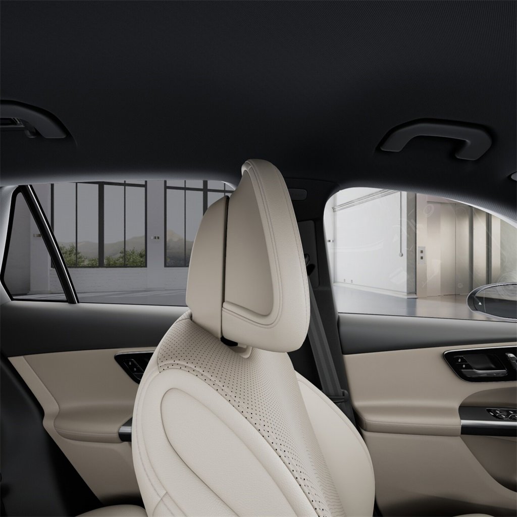 Used 2025 Mercedes-Benz GLC 300 4MATIC image 43