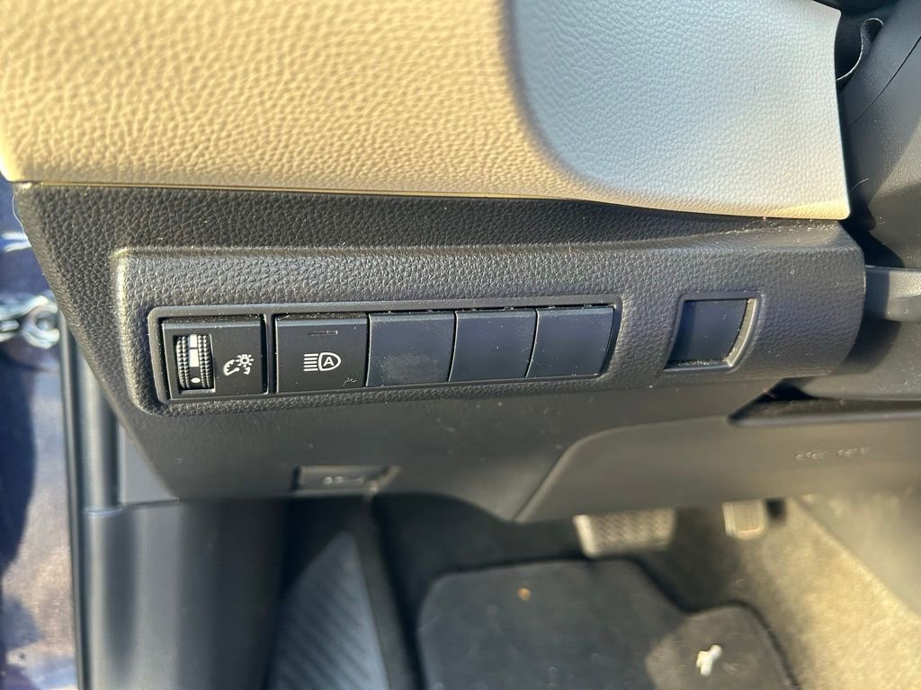 Used 2022 Toyota Corolla LE image 17