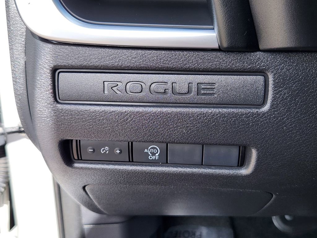 Used 2024 Nissan Rogue S image 27