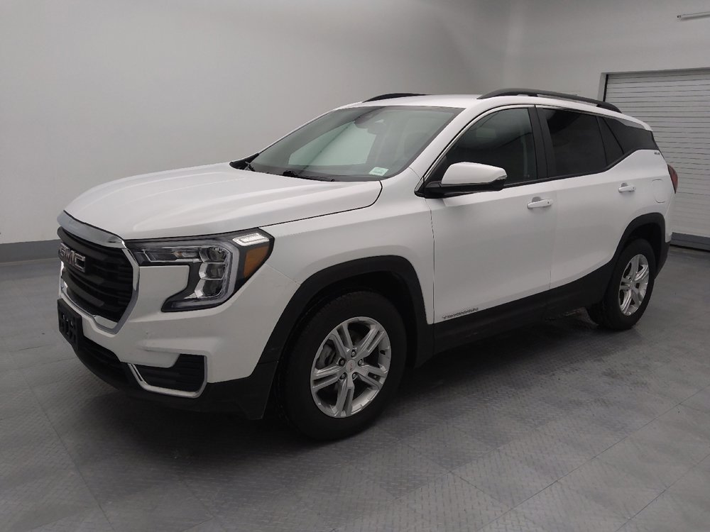 Used 2023 GMC Terrain SLE w/ Driver Convenience Package image 2