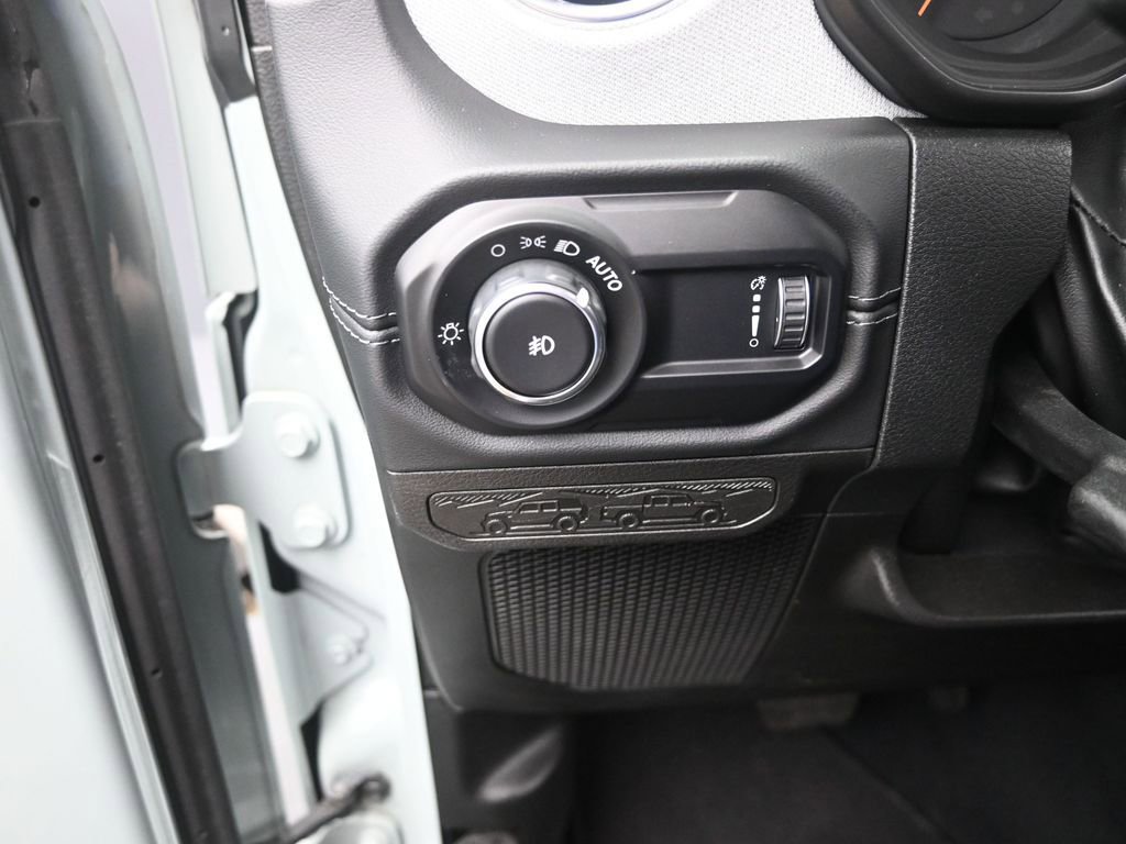 Used 2024 Jeep Wrangler Sahara image 33