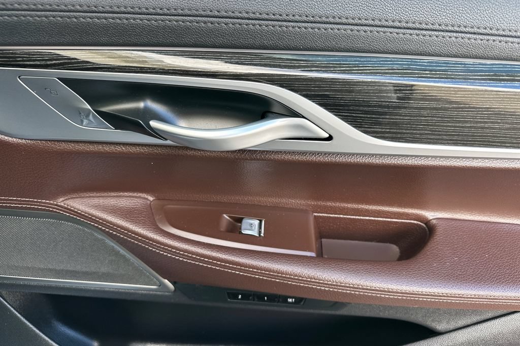 Used 2020 BMW 740i w/ M Sport Package RWD image 18