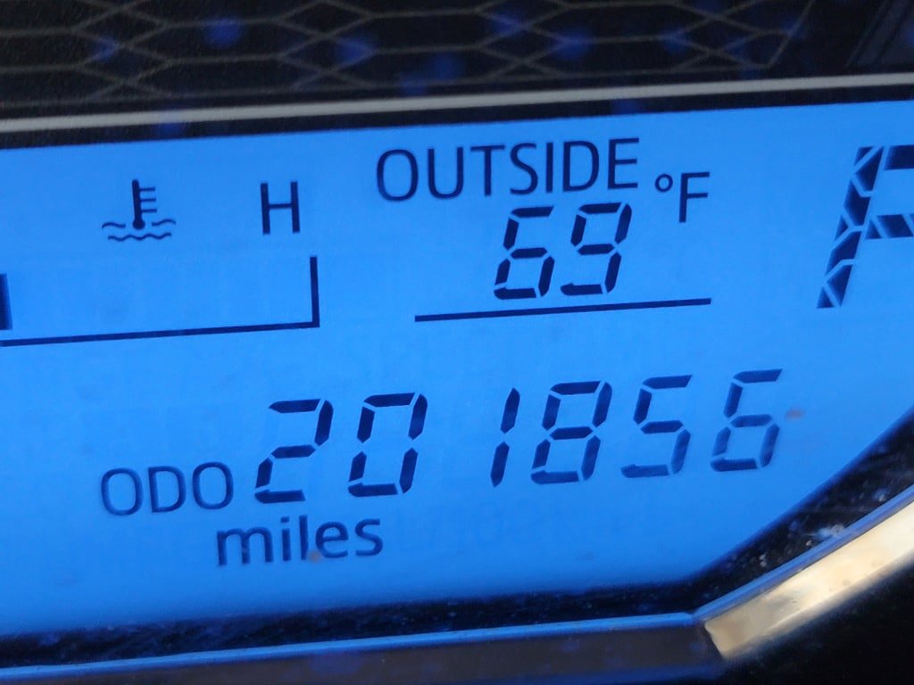 Used 2015 Toyota Corolla LE FWD image 16