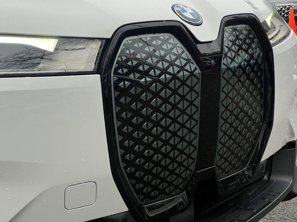 Used 2022 BMW iX xDrive50 w/ Convenience Package image 9