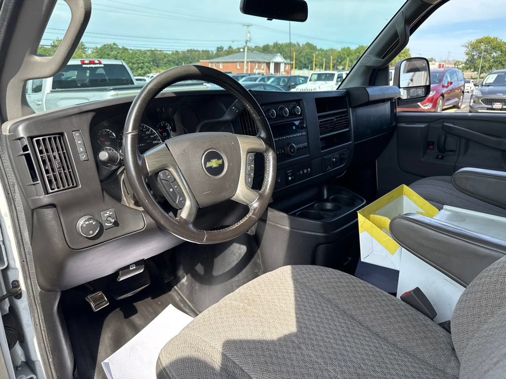 Used 2018 Chevrolet Express 3500 w/ Driver Convenience Package RWD image 32