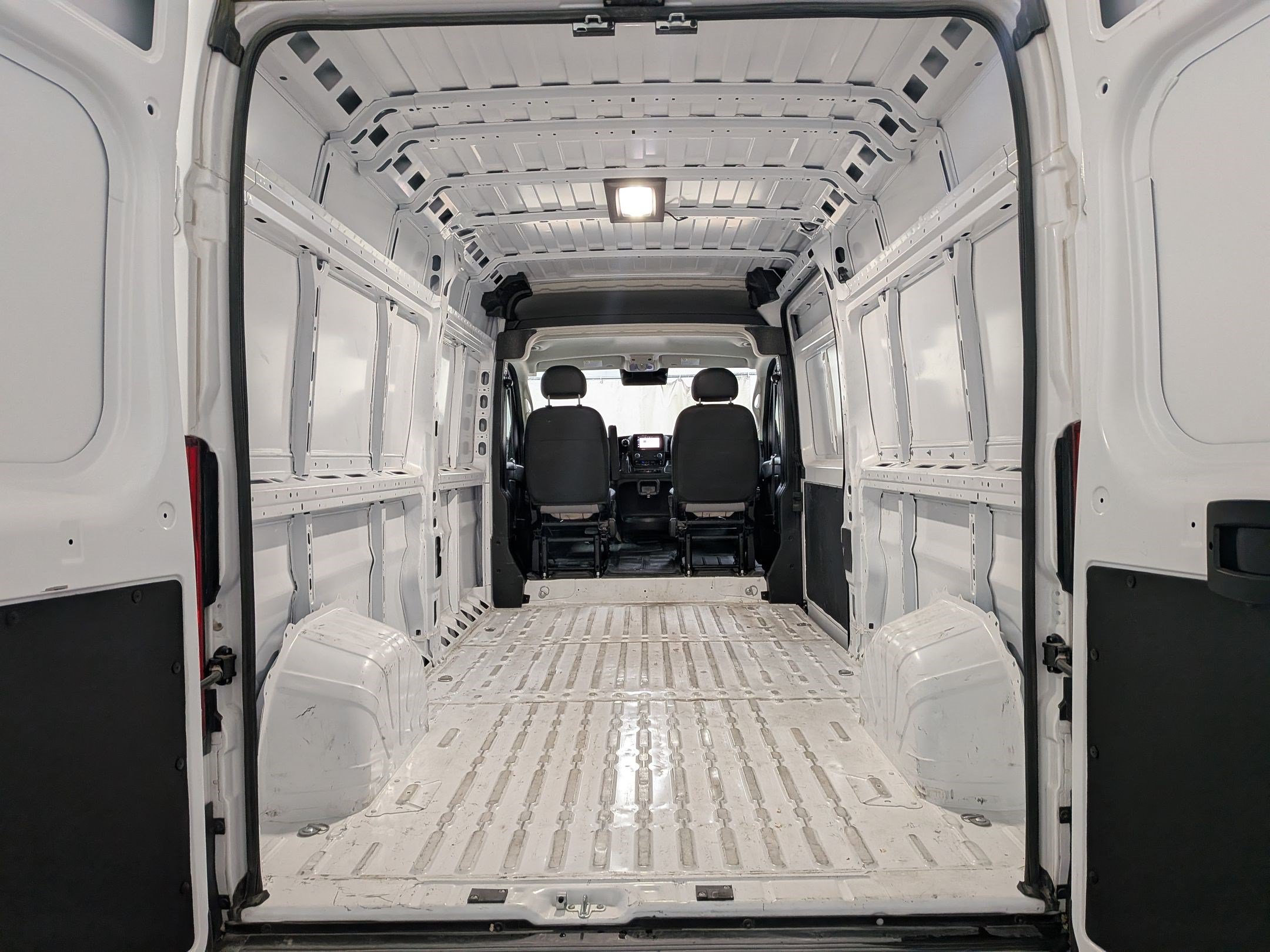 Used 2025 RAM ProMaster 2500 w/ Convenience Group FWD image 28