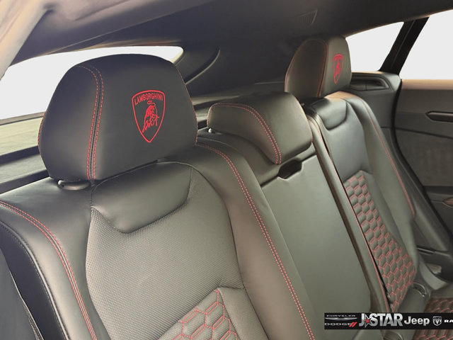 Used 2022 Lamborghini Urus AWD/4WD image 32