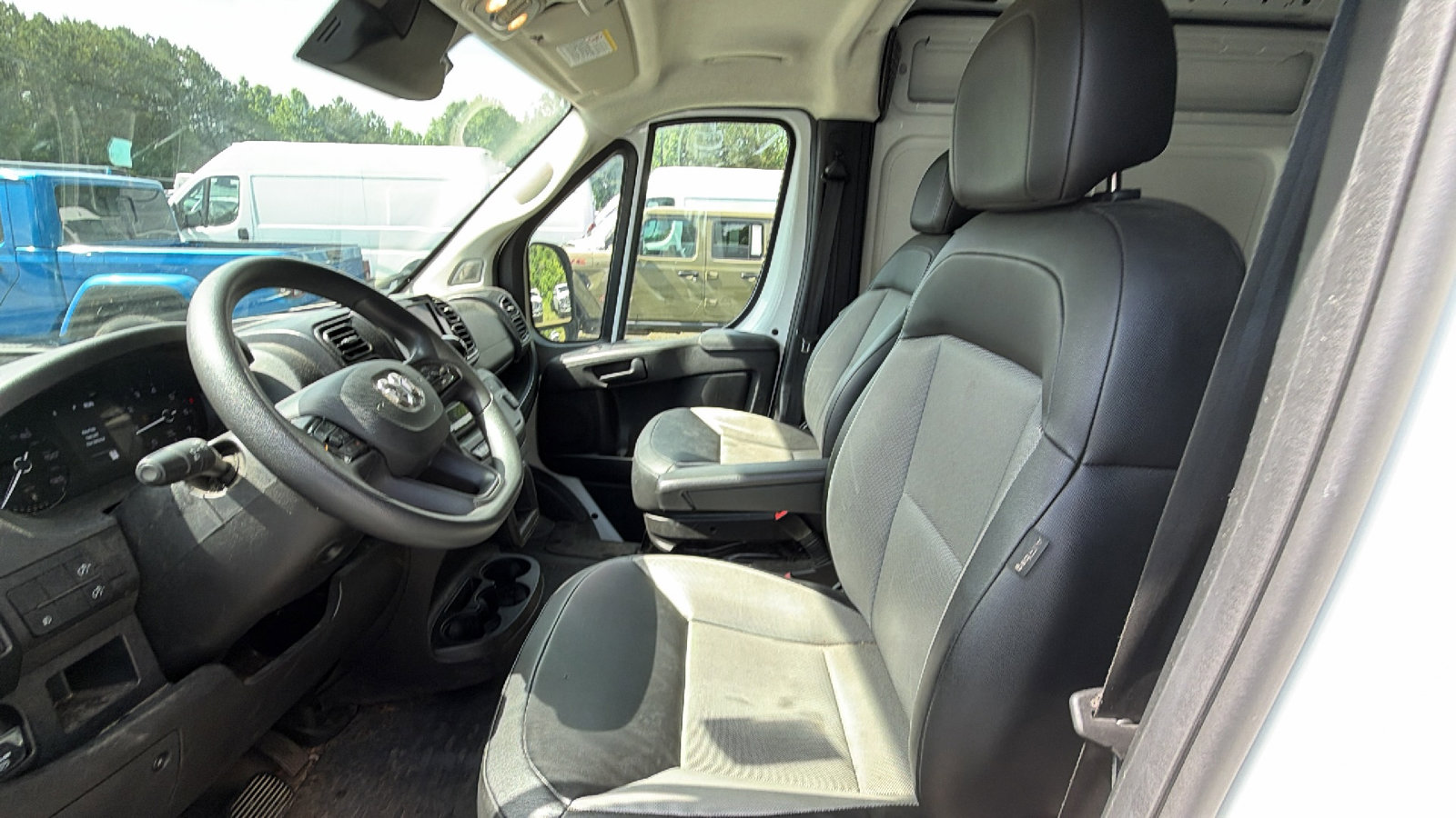 Used 2024 RAM ProMaster 2500 w/ Convenience Group FWD image 17