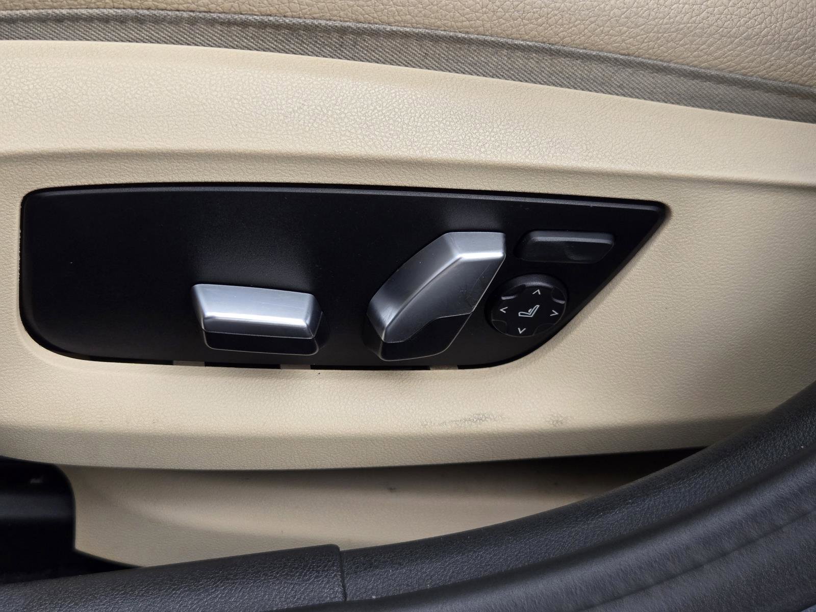 Used 2019 BMW 530i 530i Sedan RWD w/ M Sport Package image 23