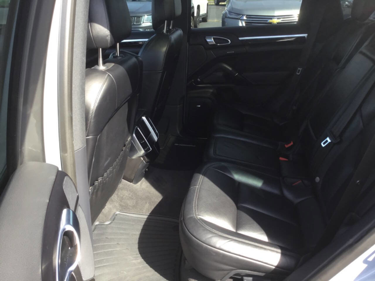 Used 2018 Porsche Cayenne Platinum Edition image 4