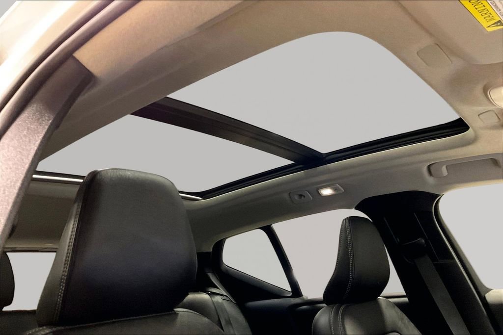 Certified 2023 Volvo XC40 B5 Plus w/ Protection Package Premier AWD/4WD image 27