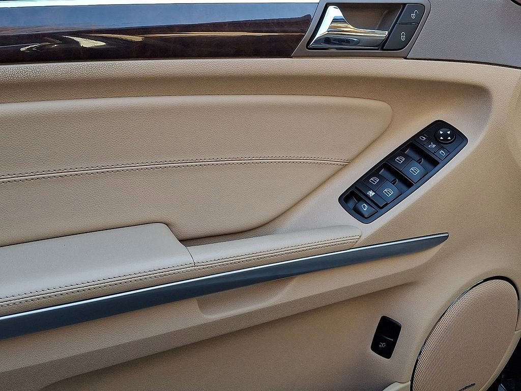 Used 2011 Mercedes-Benz GL 550 4MATIC image 9