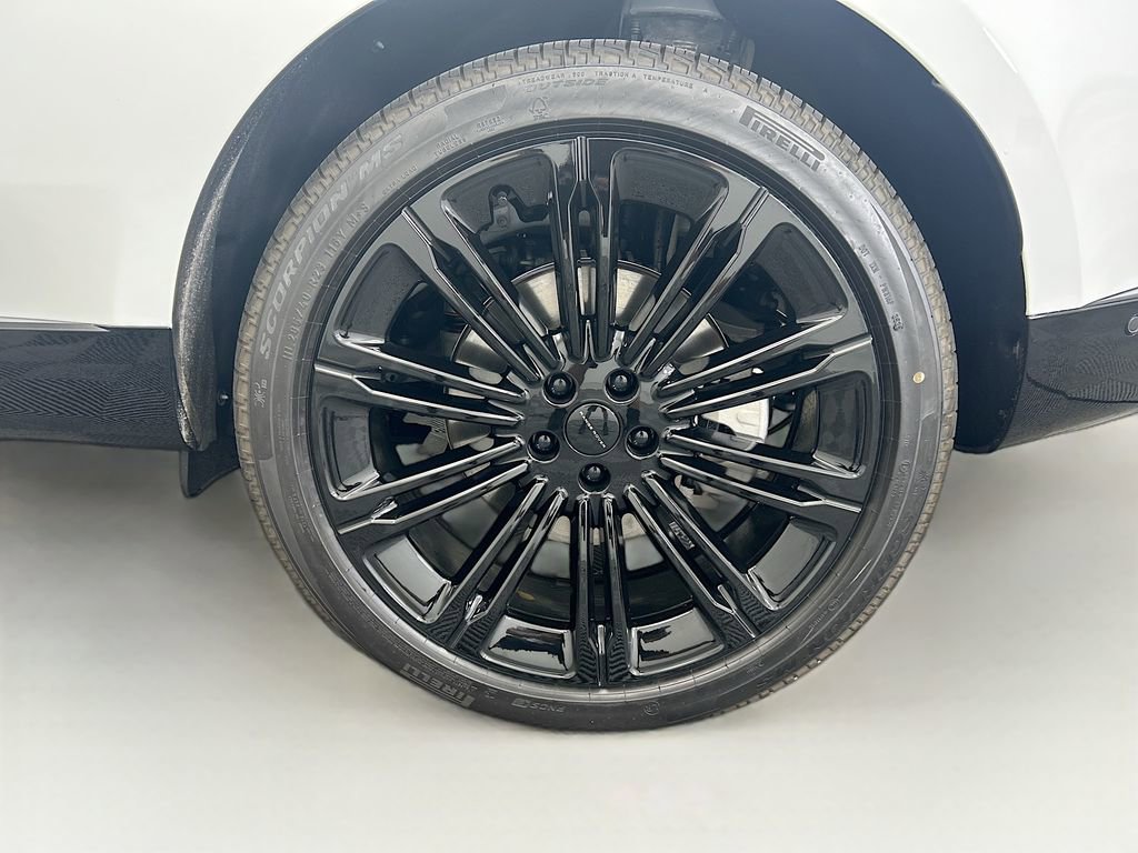 New 2026 Land Rover Range Rover Long Wheelbase SE image 31