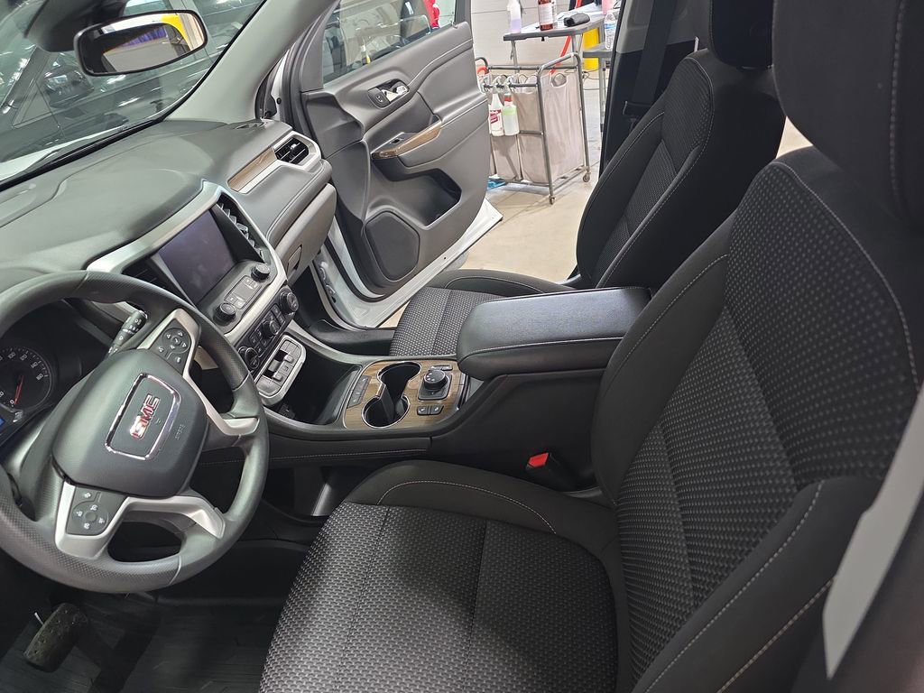 Certified 2023 GMC Acadia SLE w/ Driver Convenience Package image 17