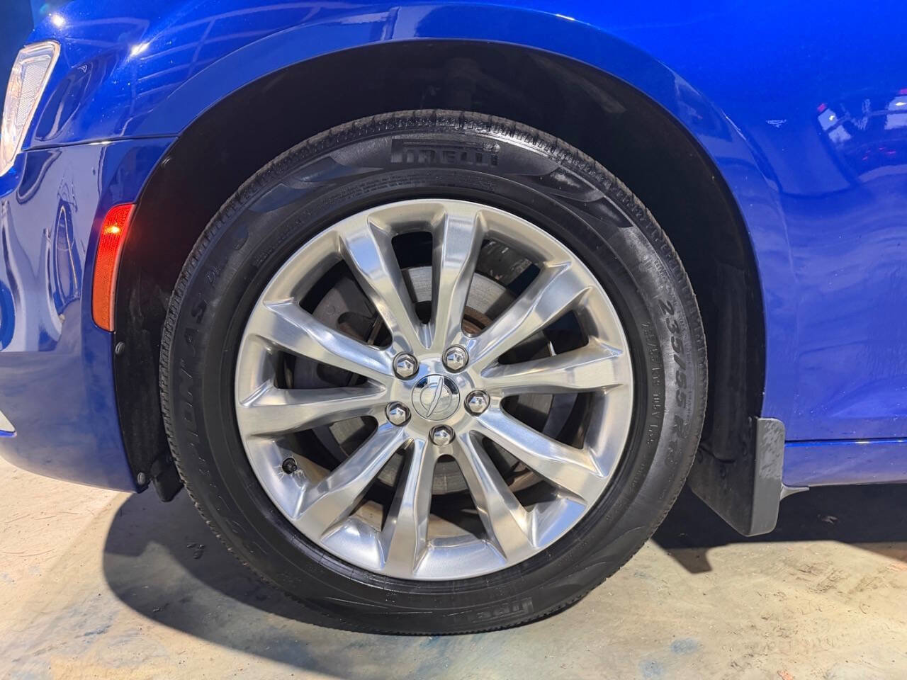 Used 2018 Chrysler 300 Touring L AWD/4WD image 27