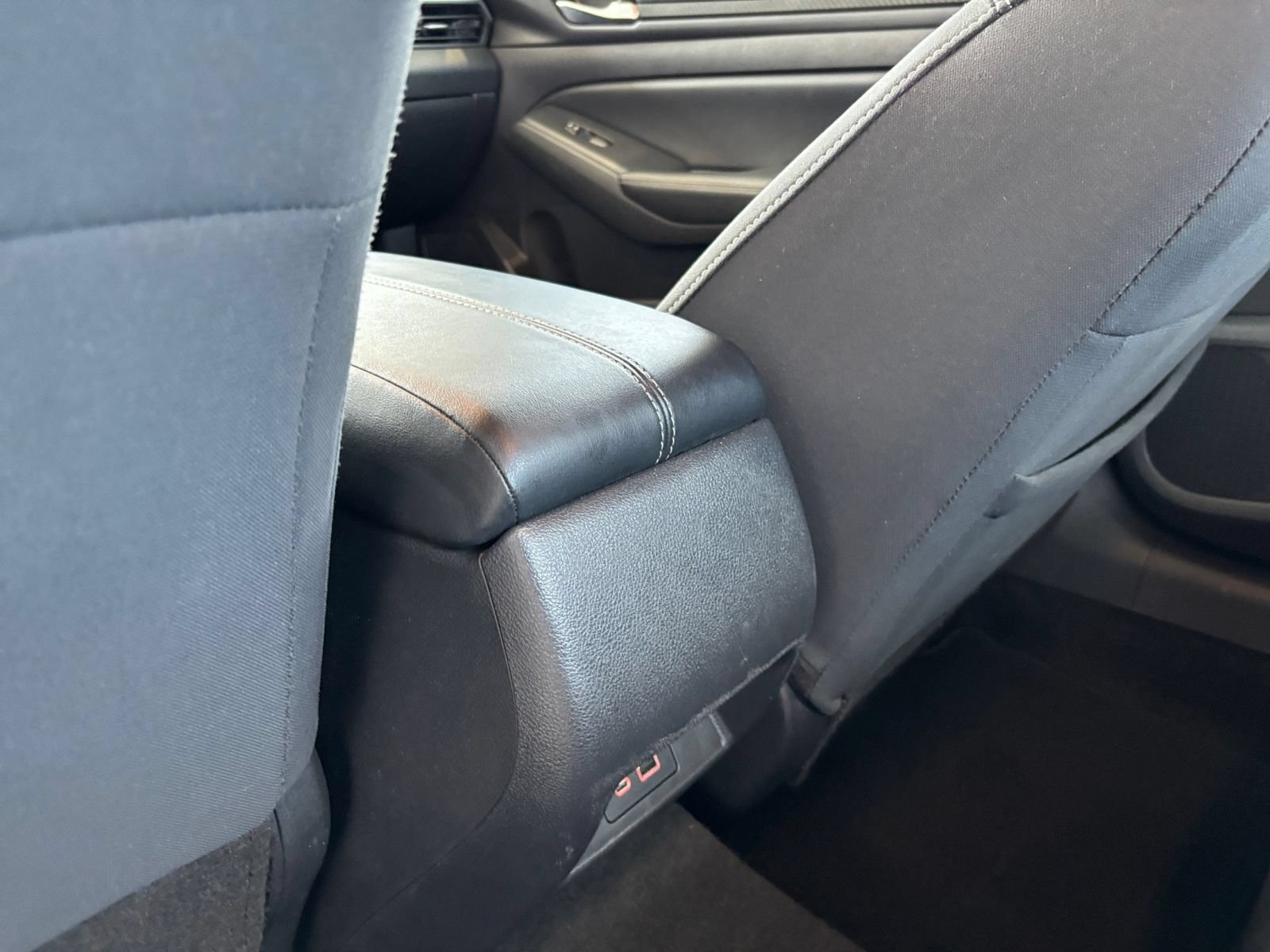 Used 2025 Nissan Altima 2.5 SV FWD image 23