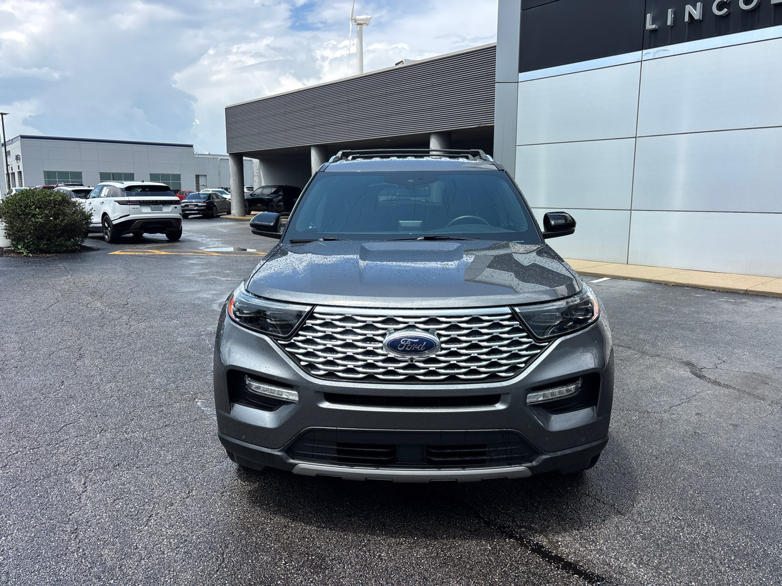 Used 2022 Ford Explorer Platinum w/ Equipment Group 601A AWD/4WD image 2
