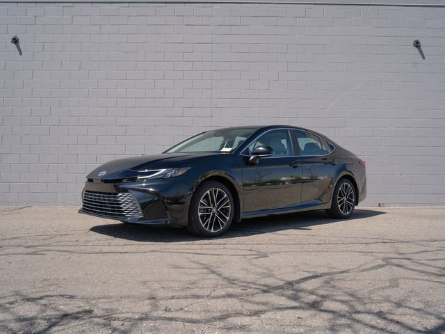 Used 2025 Toyota Camry XLE AWD/4WD image 1
