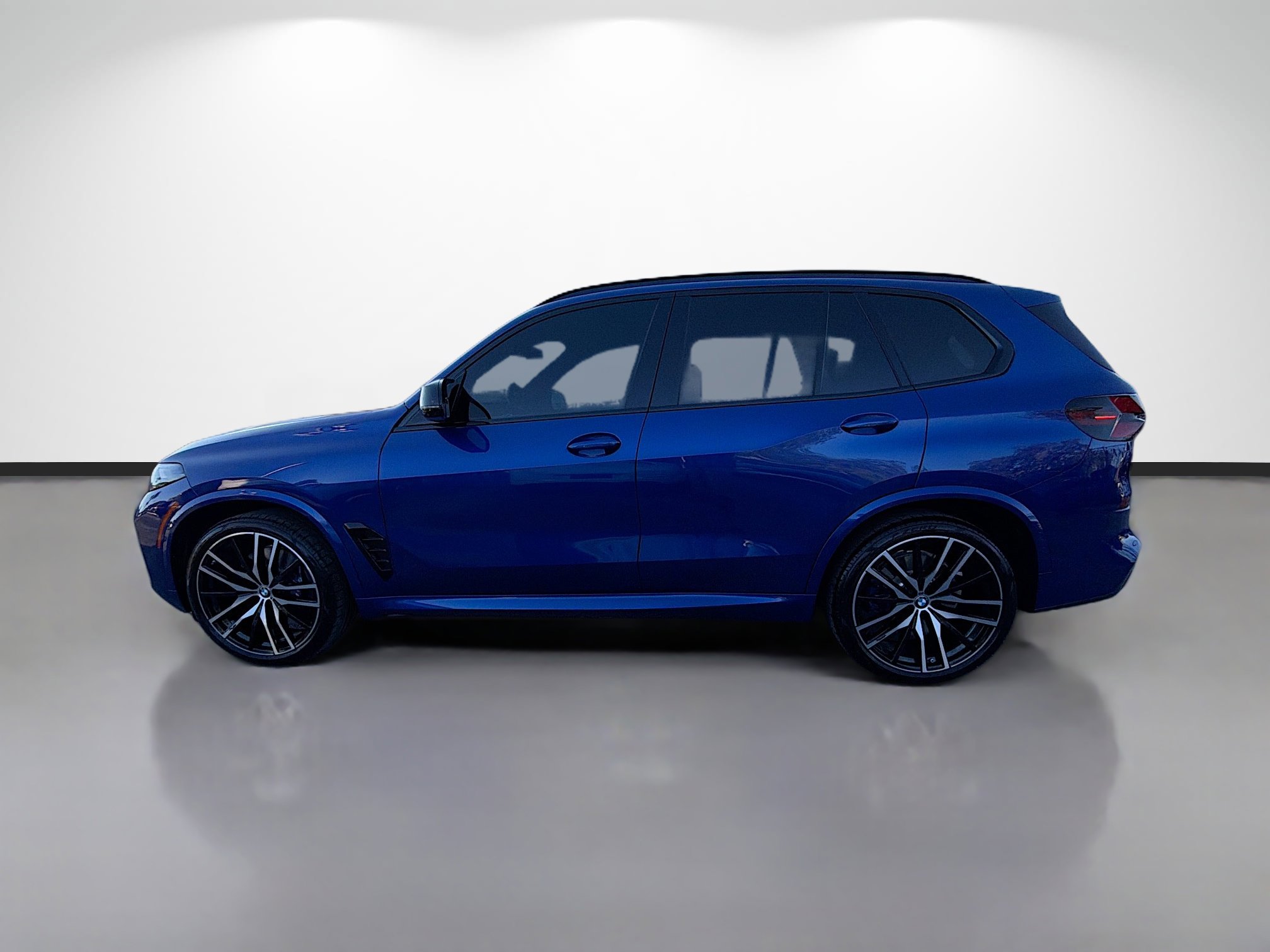 Used 2025 BMW X5 M60i image 45