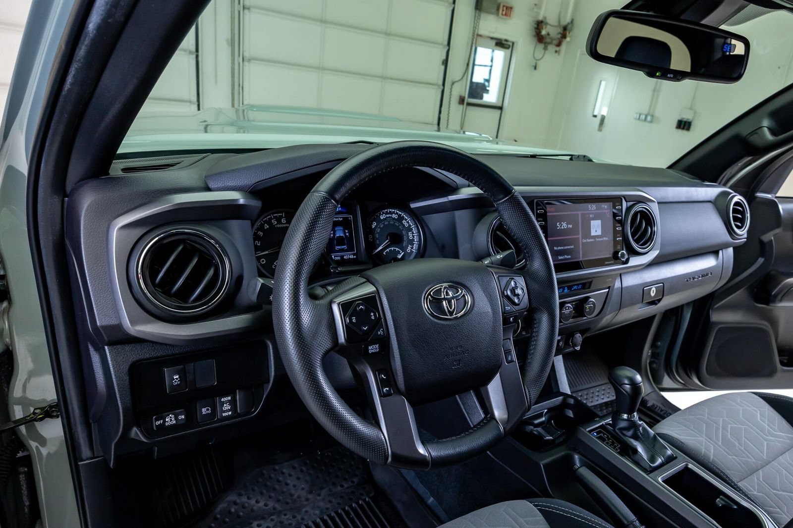 Used 2022 Toyota Tacoma TRD Sport AWD/4WD image 17