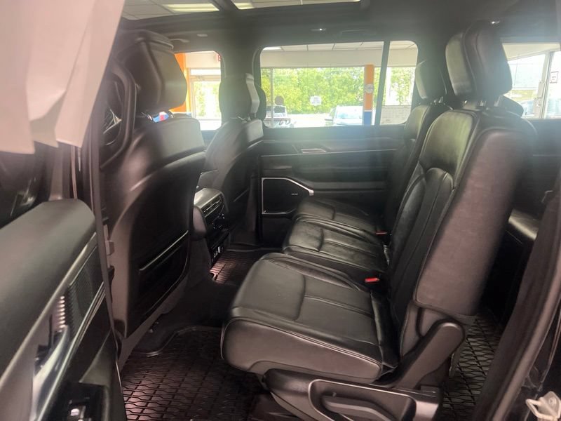 Used 2023 Jeep Wagoneer Series II AWD/4WD image 14