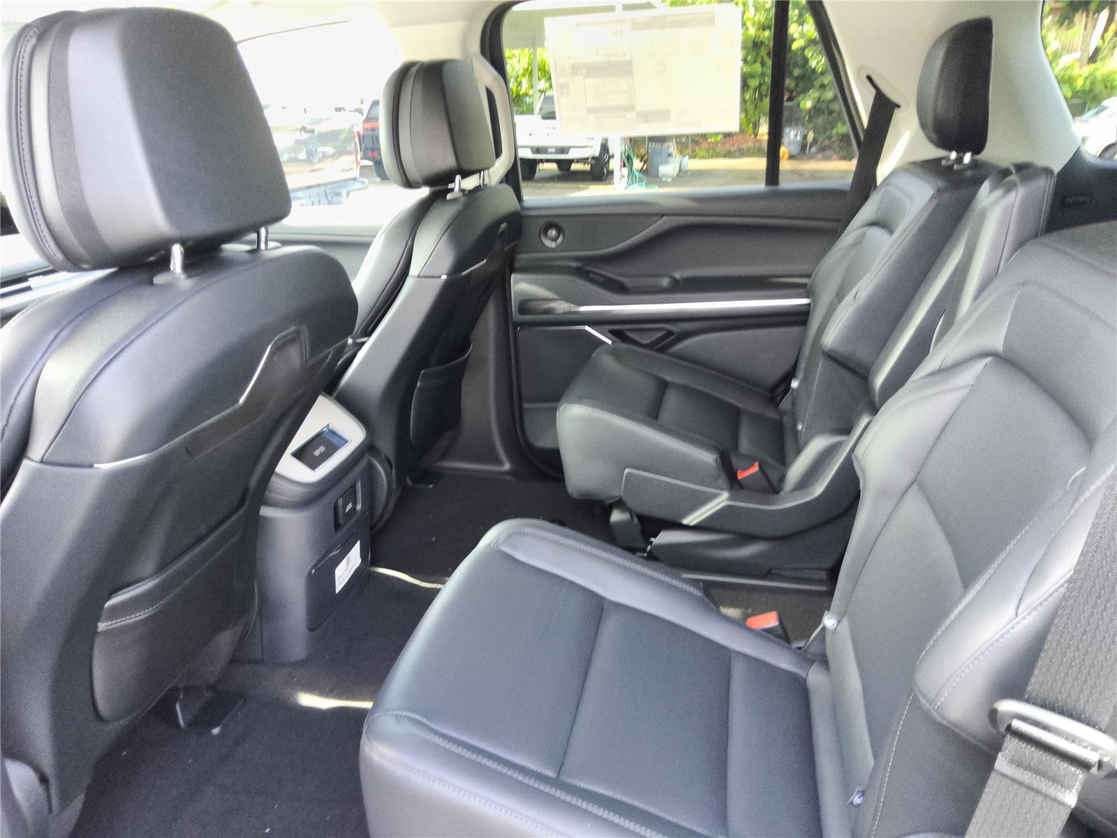 New 2027 Lincoln Navigator Premiere RWD image 17