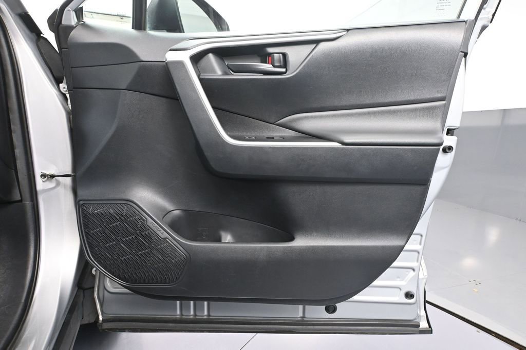 Used 2019 Toyota RAV4 LE w/ Carpet Mat Package AWD/4WD image 41