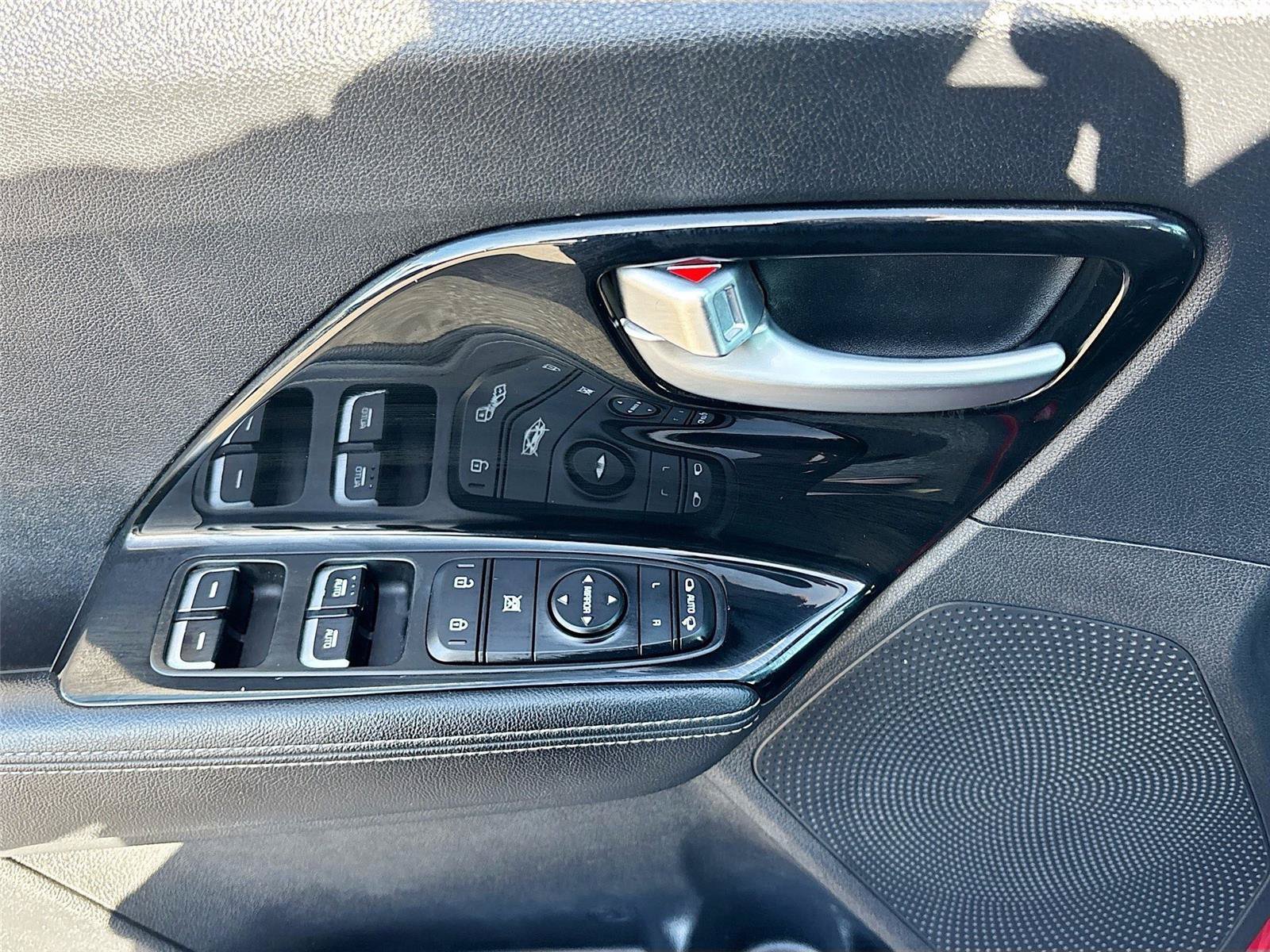 Used 2017 Kia Niro EX FWD image 17