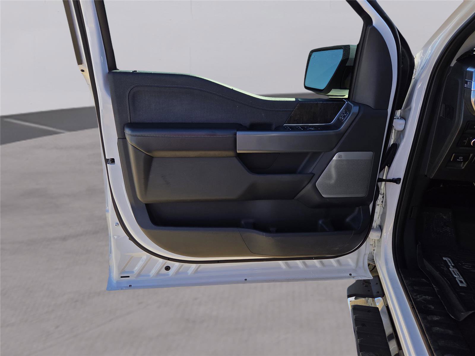 Used 2021 Ford F150 Lariat w/ Trailer Tow Package image 10