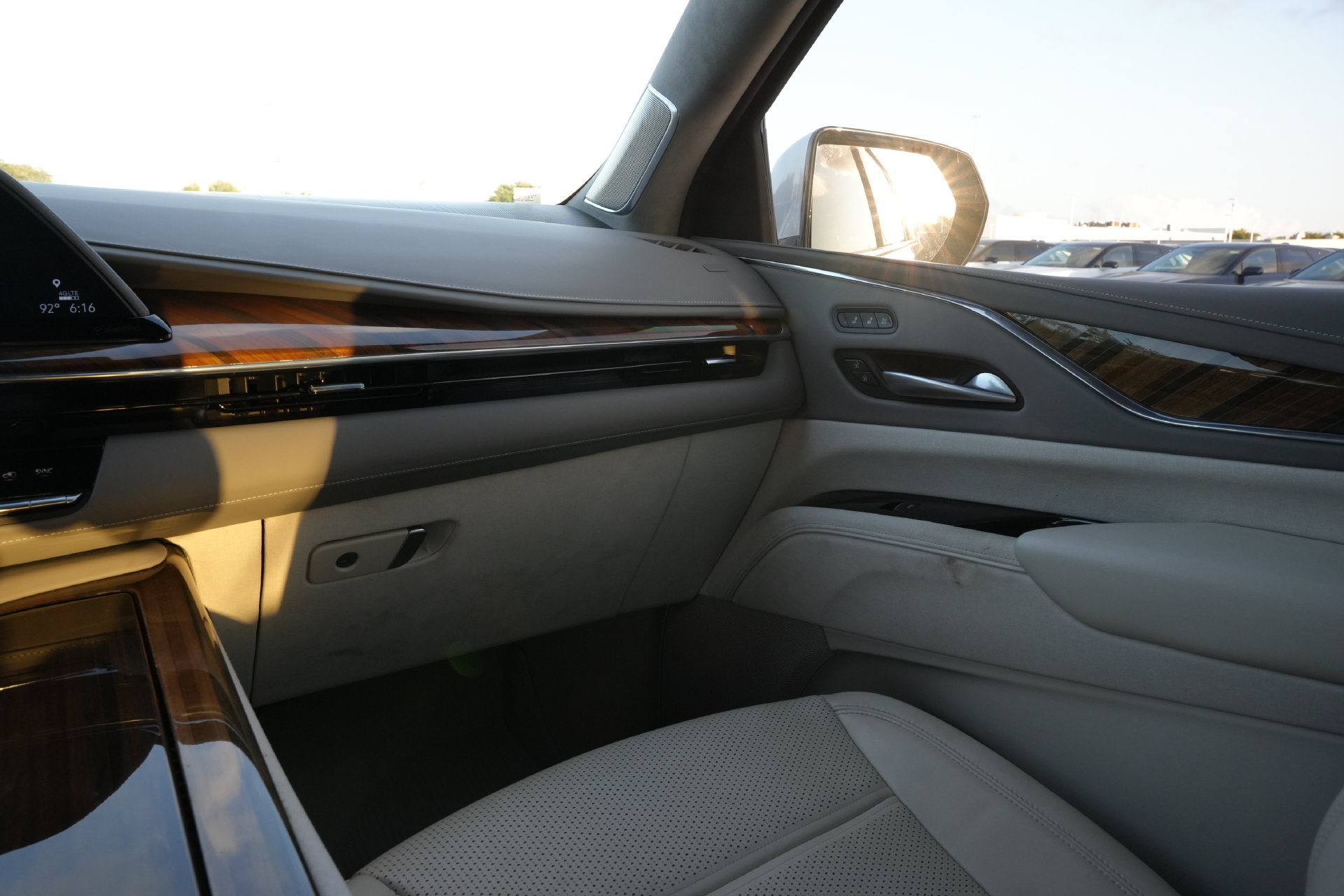 Certified 2024 Cadillac Escalade ESV Sport Platinum w/ LPO, ONYX Package AWD/4WD image 7