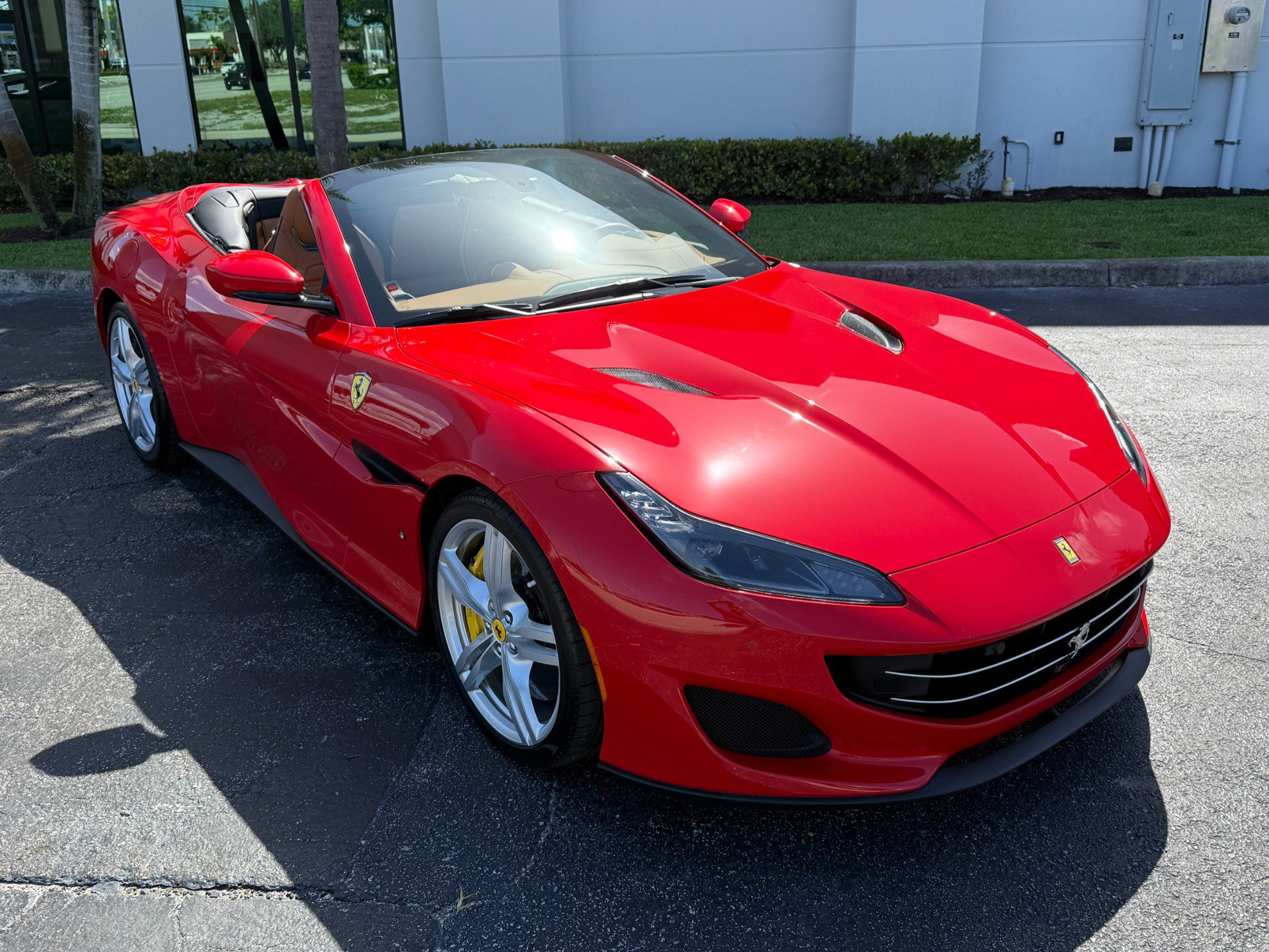 Used 2019 Ferrari Portofino RWD image 2