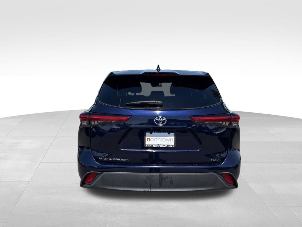 Used 2021 Toyota Highlander L AWD/4WD image 7