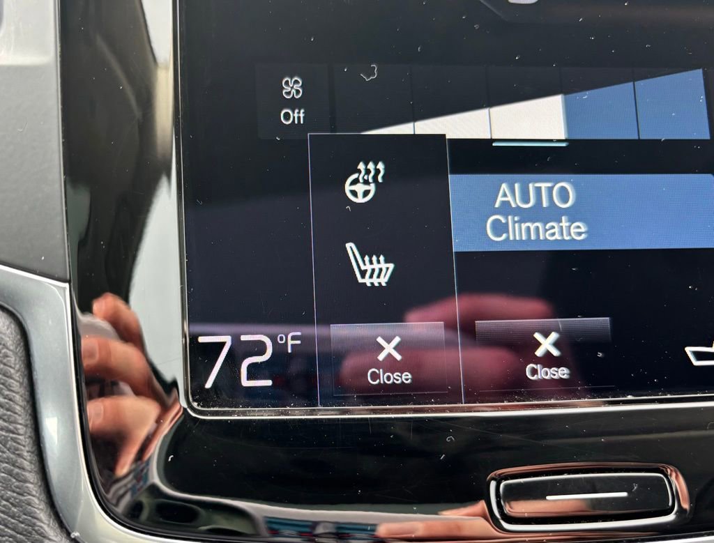 Used 2021 Volvo XC90 T6 Momentum w/ Protection Package Premier image 18