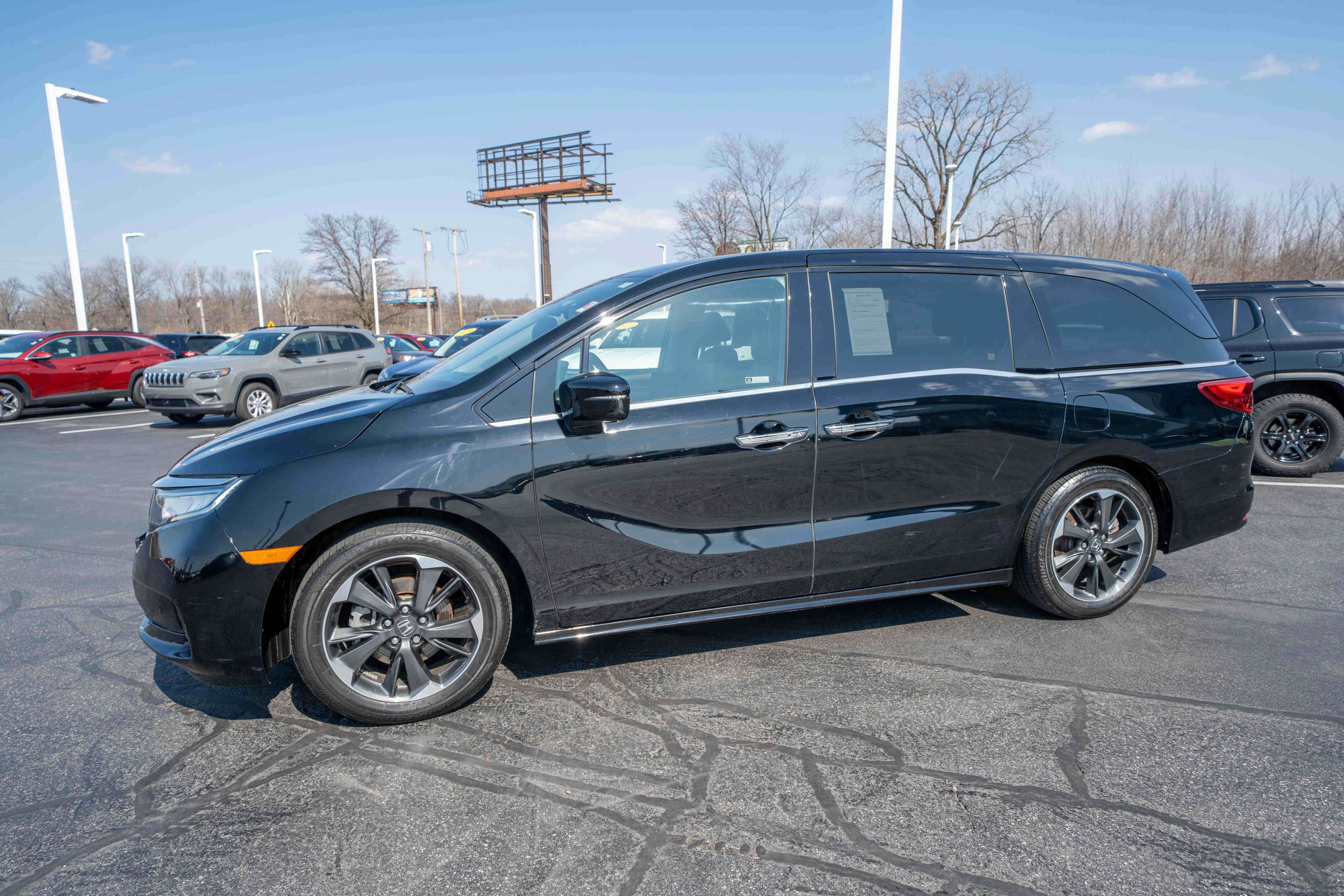 Used 2024 Honda Odyssey Elite image 3