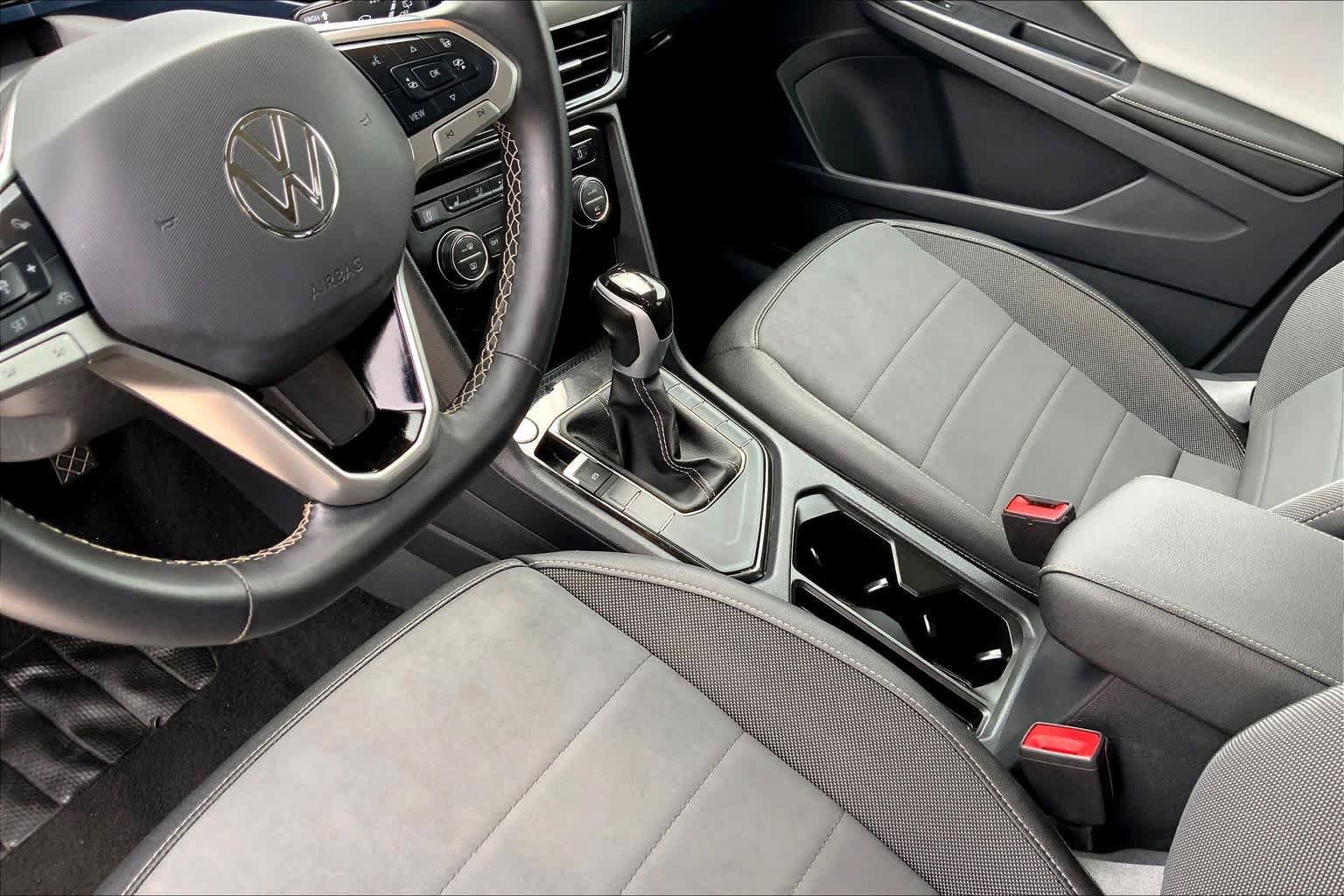 Used 2024 Volkswagen Taos SE FWD image 16