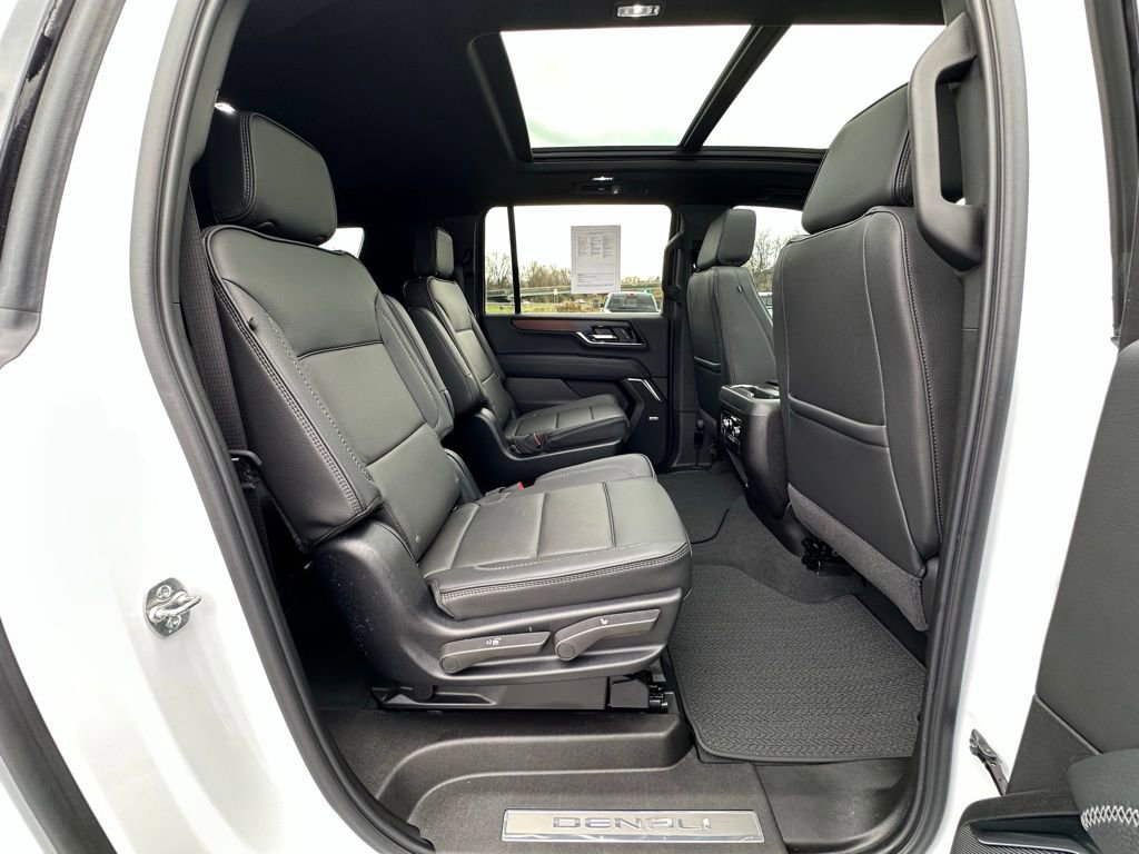 Used 2025 GMC Yukon XL Denali w/ Sun & Power Step Package image 25