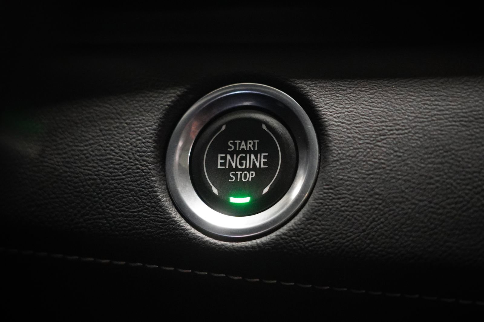 Used 2021 Cadillac Escalade ESV Premium Luxury w/ Driver Assist Tech Package image 28