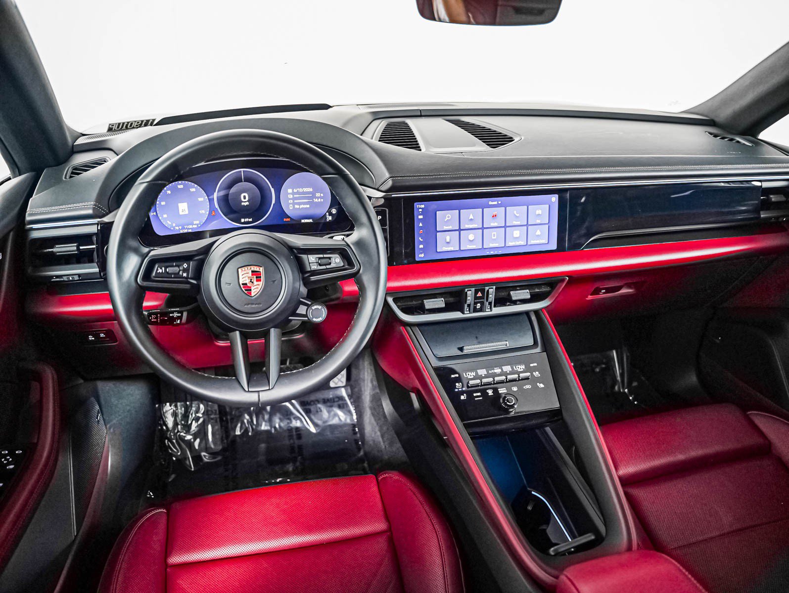 Certified 2025 Porsche Macan Electric w/ Premium Package RWD image 18