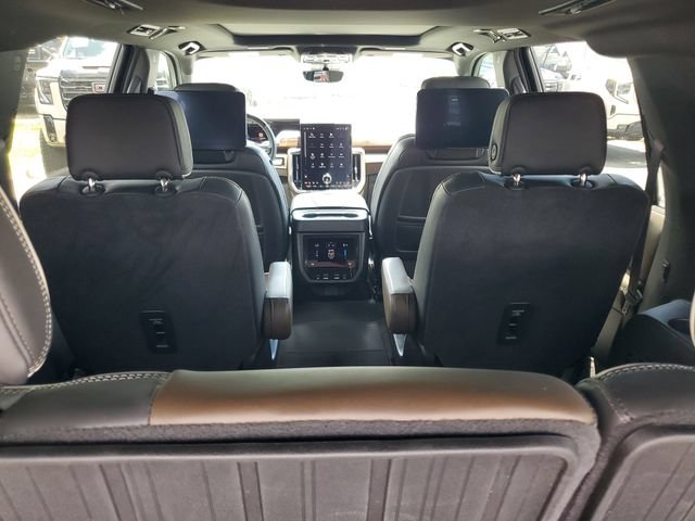 Used 2025 GMC Yukon XL Denali Ultimate AWD/4WD image 32