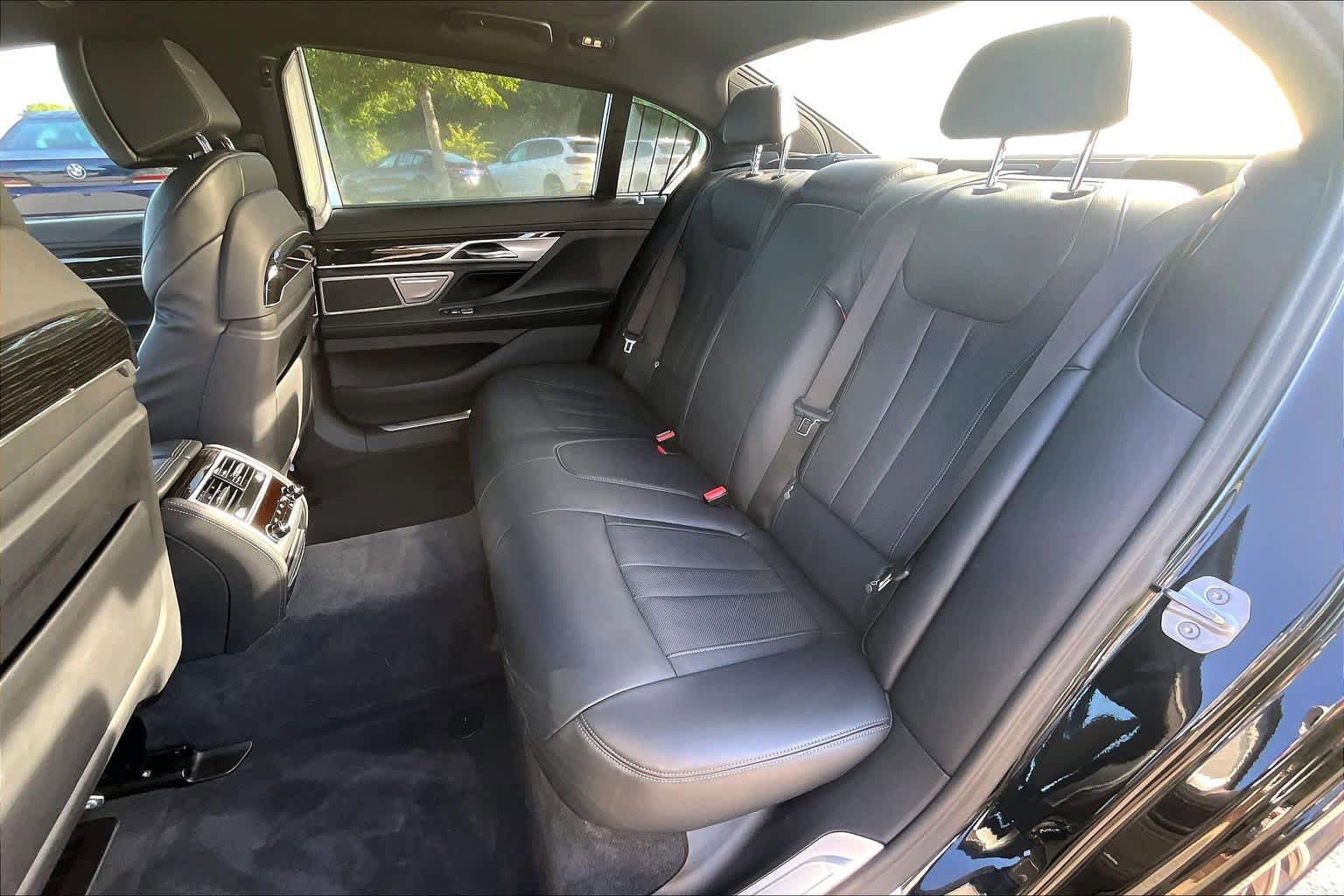 Used 2020 BMW 750i xDrive w/ Executive Package AWD/4WD image 21