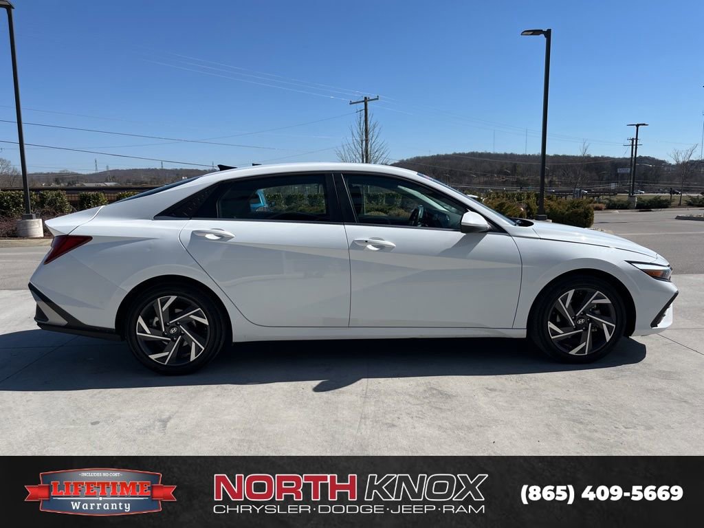 Used 2025 Hyundai Elantra SEL image 20