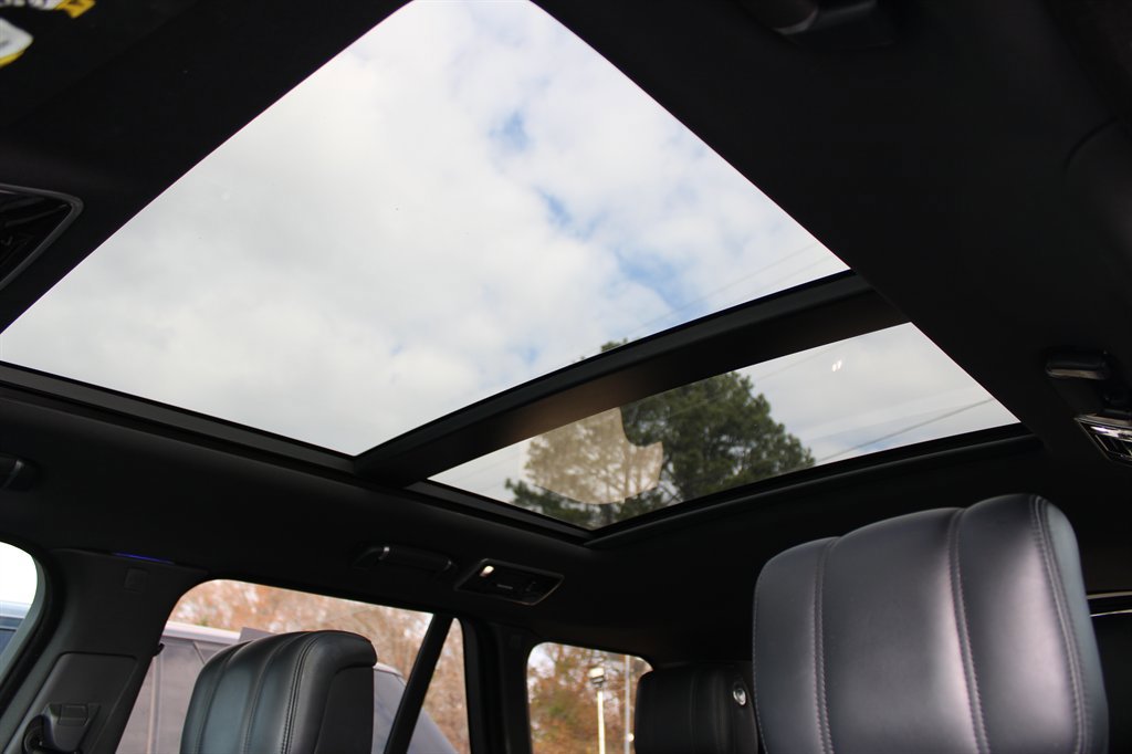 Used 2018 Land Rover Range Rover Supercharged image 31
