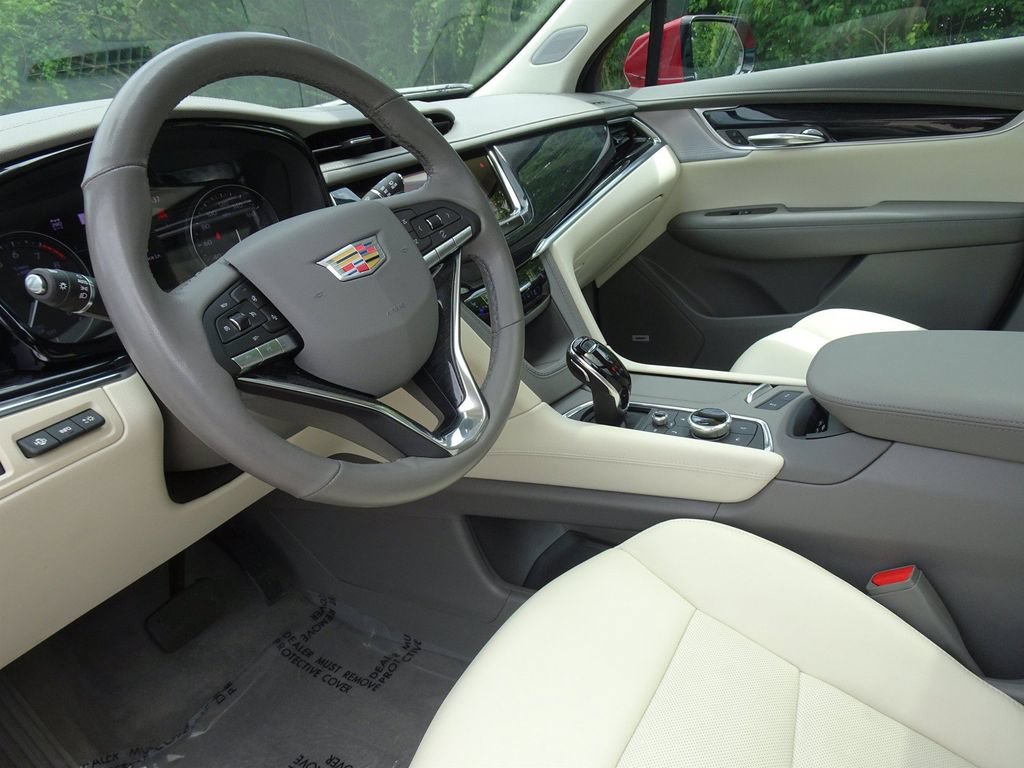 Used 2024 Cadillac XT6 Premium Luxury w/ Technology Package AWD/4WD image 12